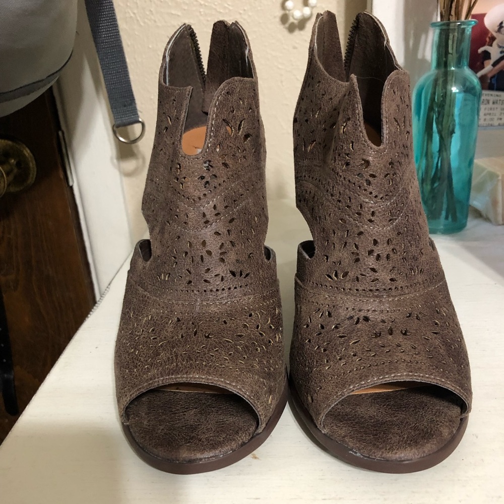 Booties (Not rated Santana) 9.5